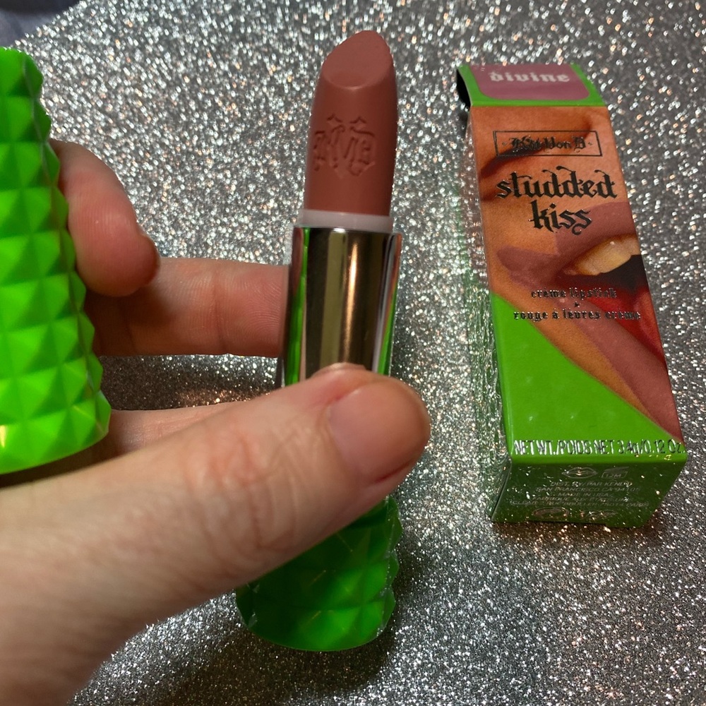 Kat von D Divine studded kiss creme lipstick